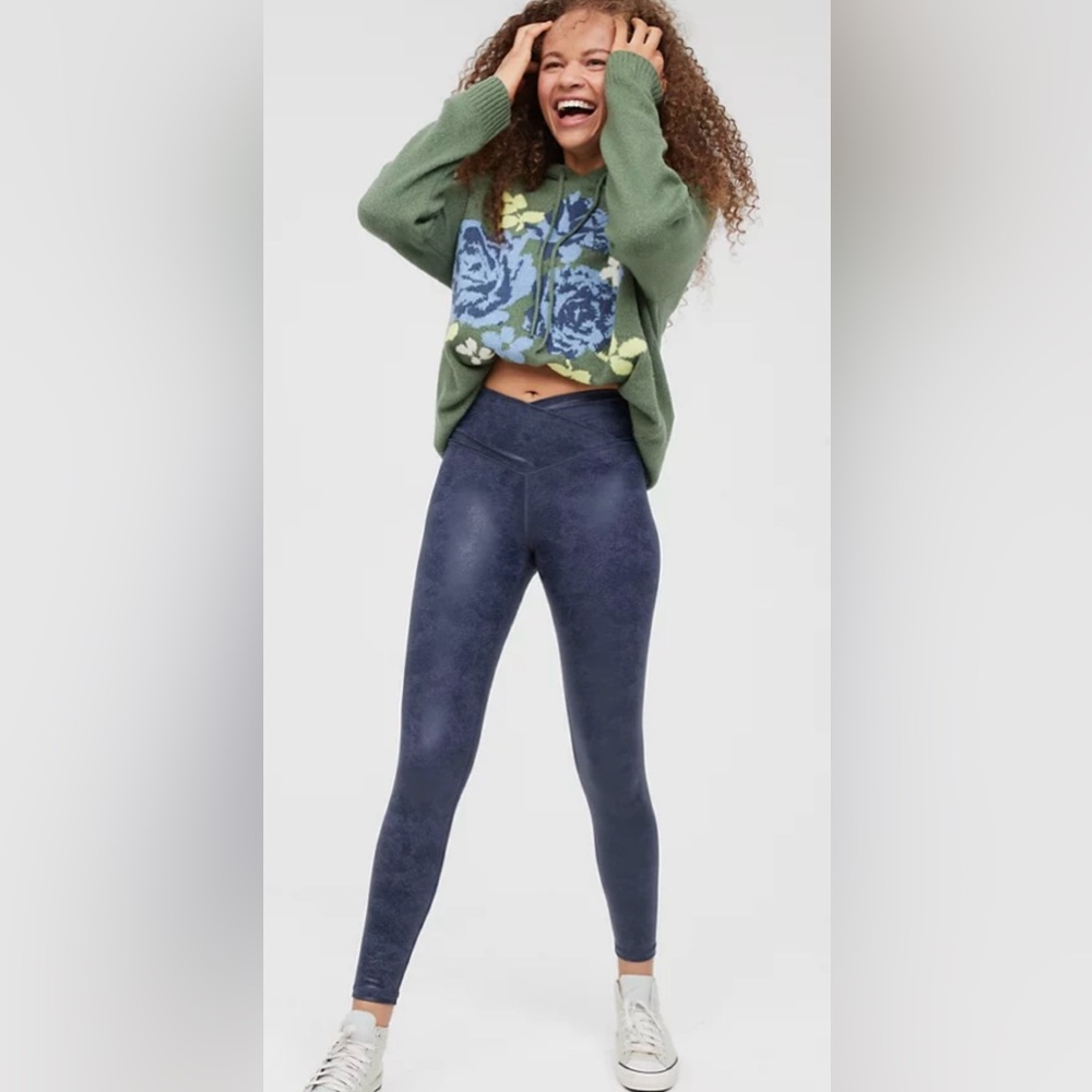 NWT!! Offline by Aerie The Hugger Crossover High Waisted Crackle Leggings Sz M